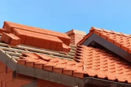 Pose et rénovation de toiture en tuiles à Abzac